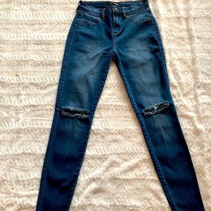 FASHION NOVA distressed high rise jegging